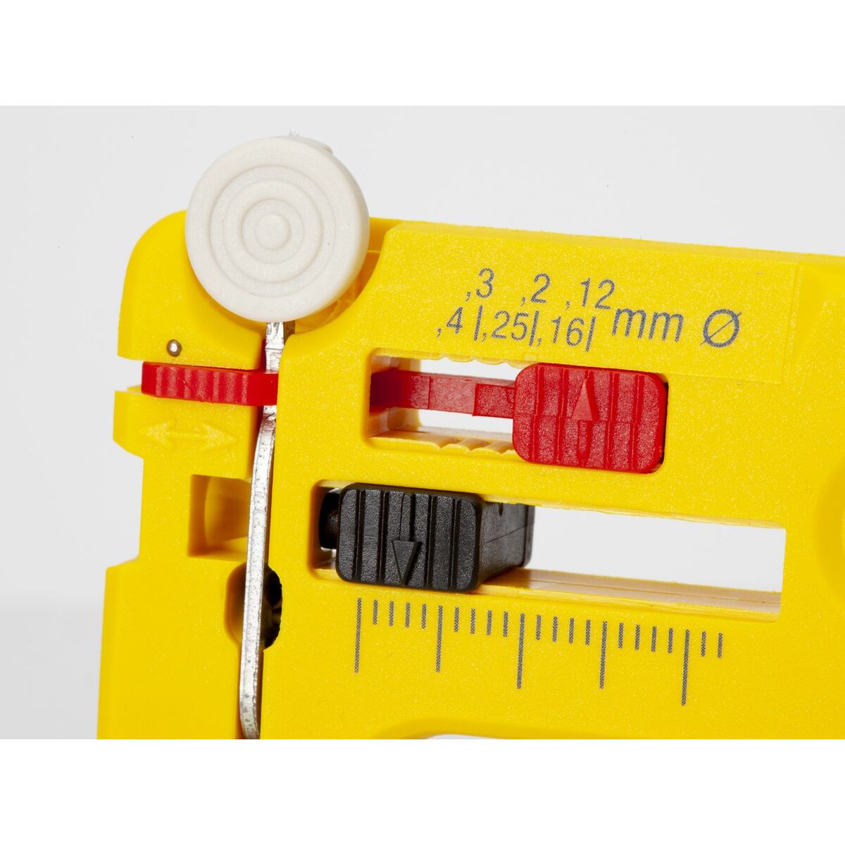 V3H4BFEC2DFEFC7B87D024C7546B59C1BE3R6630438P8