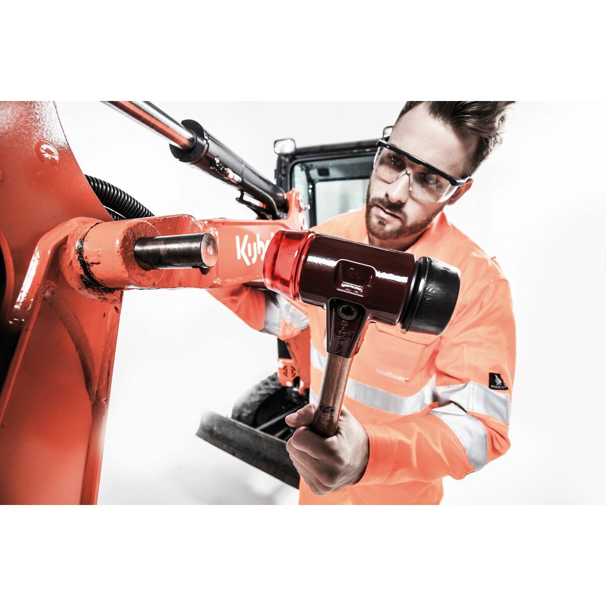 V2H40AE1FD886F78A646B3F74A97F00674BR7066940P3