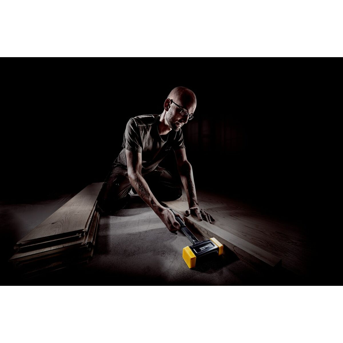 V3HA21DDD997FE306E80DF889A5426D413FR6597971P9