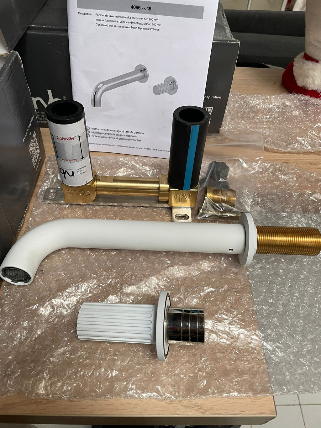 RVB Joe — Robinet lave-mains mural encastré – Réf. 4086.36.48 – BEC 200 mm – Blanc Mat