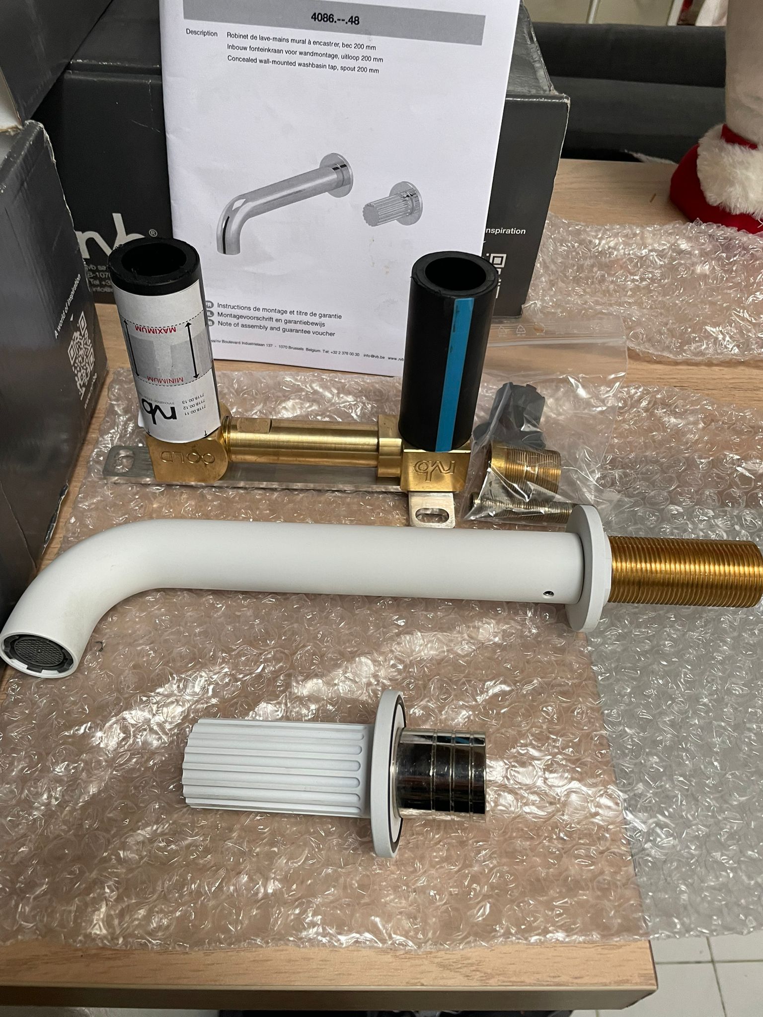 RVB Joe — Robinet lave-mains mural encastré – Réf. 4086.36.48 – BEC 200 mm – Blanc Mat