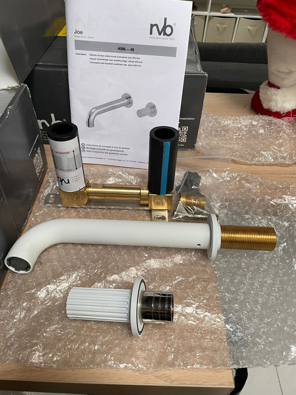 RVB Joe — Robinet lave-mains mural encastré – Réf. 4086.36.48 – BEC 200 mm – Blanc Mat