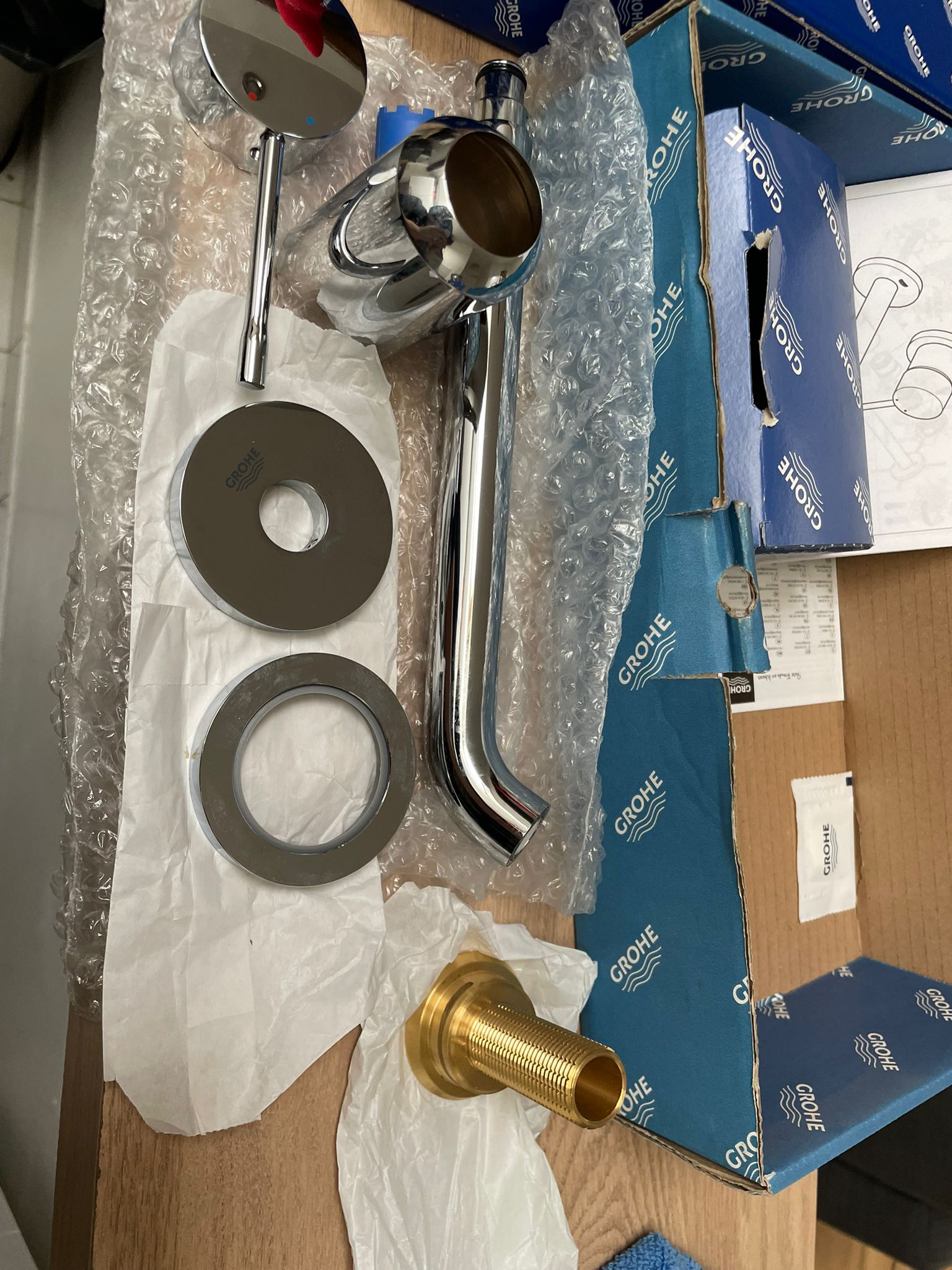 Mitigeur lavabo mural GROHE Essence – Réf. 19967001 – Chrome – 2 trous – Qualité Premium